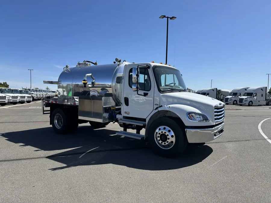 2025 Freightliner M2 106 | Photo 3 of 12