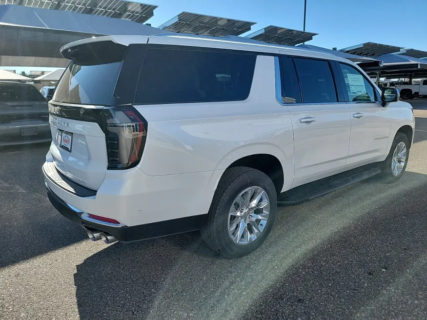 2025 Chevrolet Suburban Premier | Photo 6 of 24