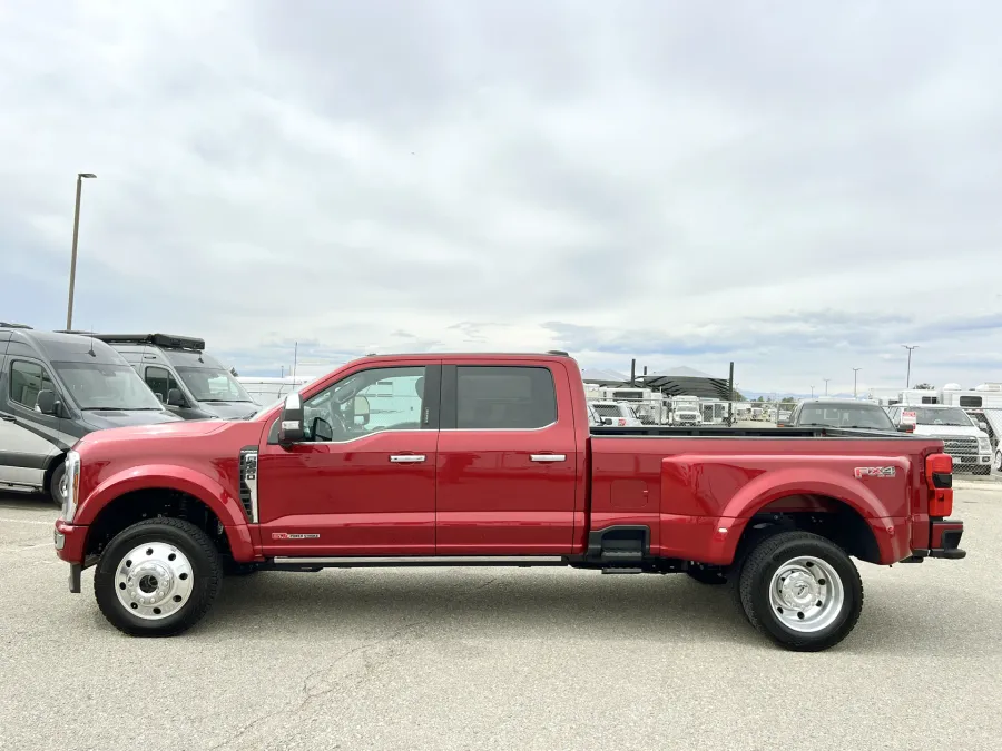 2024 Ford F-450 Platinum | Photo 3 of 22