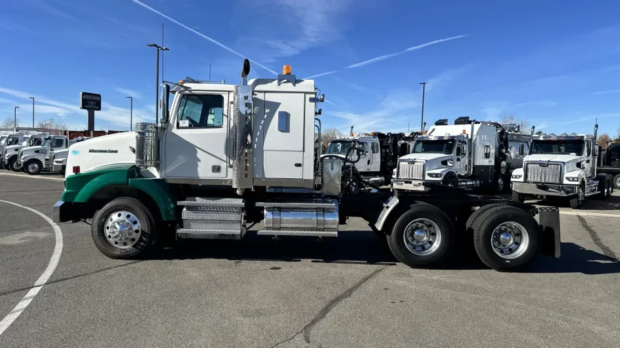 2020 Western Star 4900SA | Photo 8 of 22