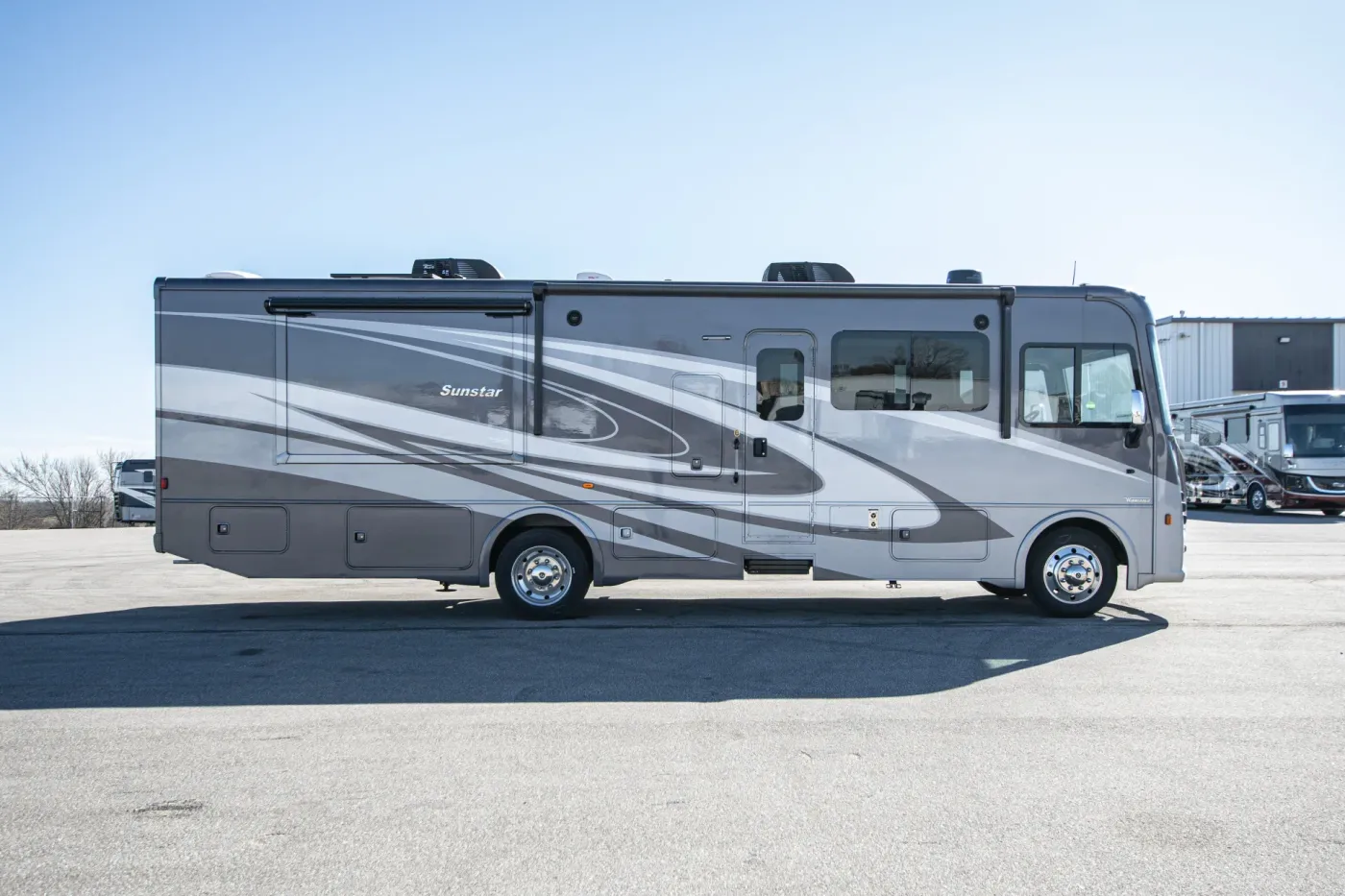 2024 Winnebago Sunstar 33K | Photo 4 of 12