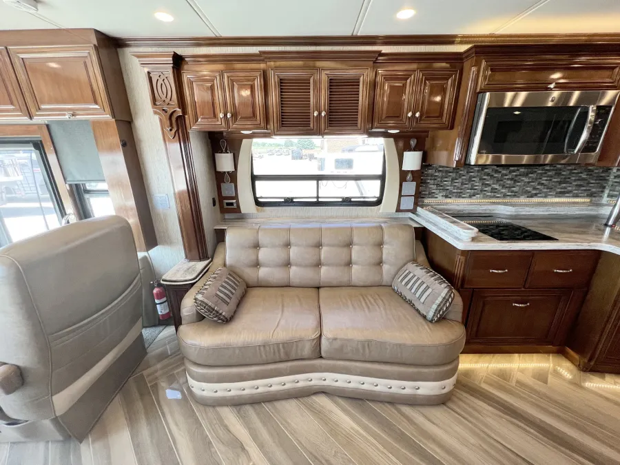 2015 Newmar Essex 4503 | Photo 8 of 29