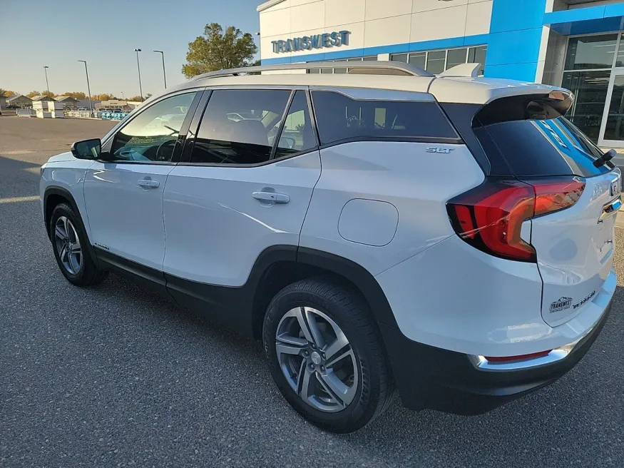 2019 GMC Terrain SLT | Photo 2 of 18