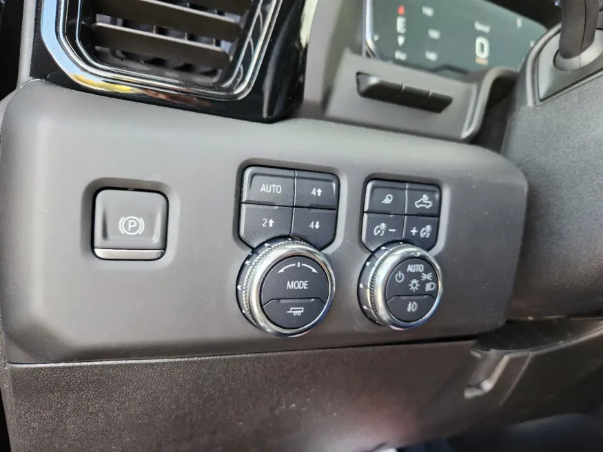 2025 GMC Sierra 2500HD AT4X | Photo 6 of 30