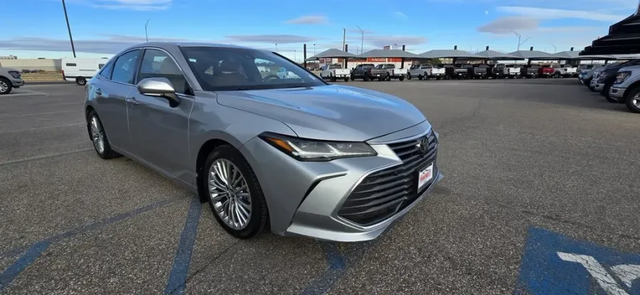 2019 Toyota Avalon | Photo 3 of 29