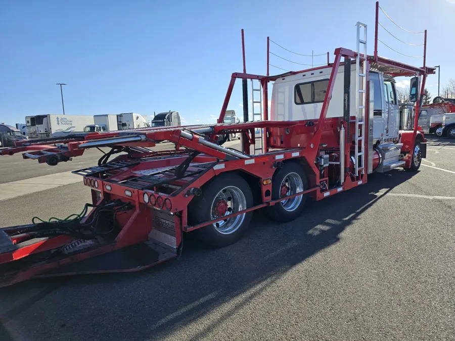 2022 Western Star 4900FA | Photo 5 of 27