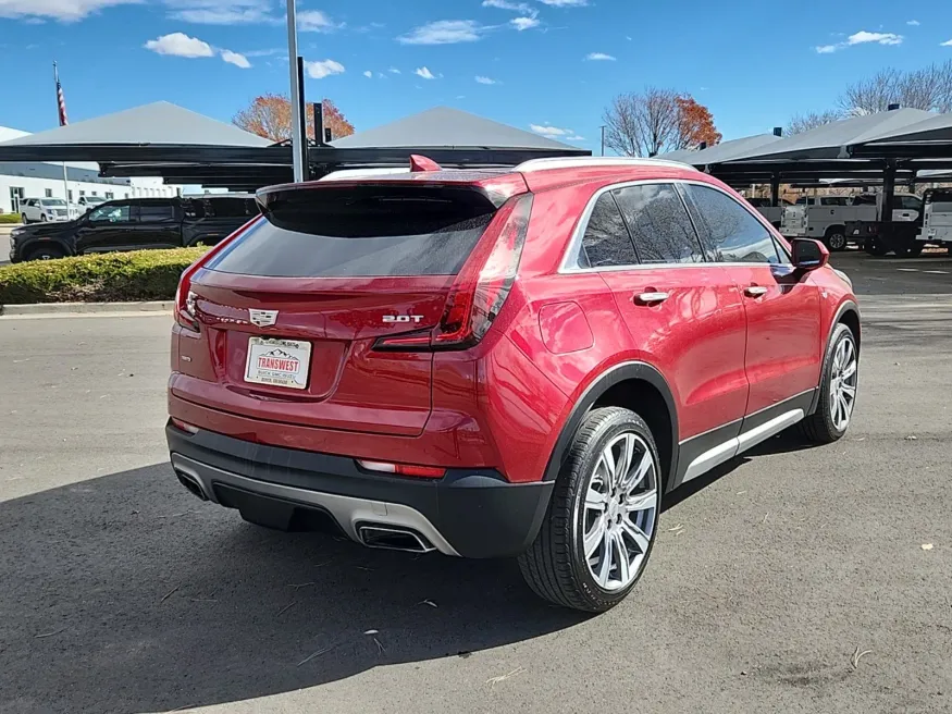 2019 Cadillac XT4 AWD Premium Luxury | Photo 2 of 30