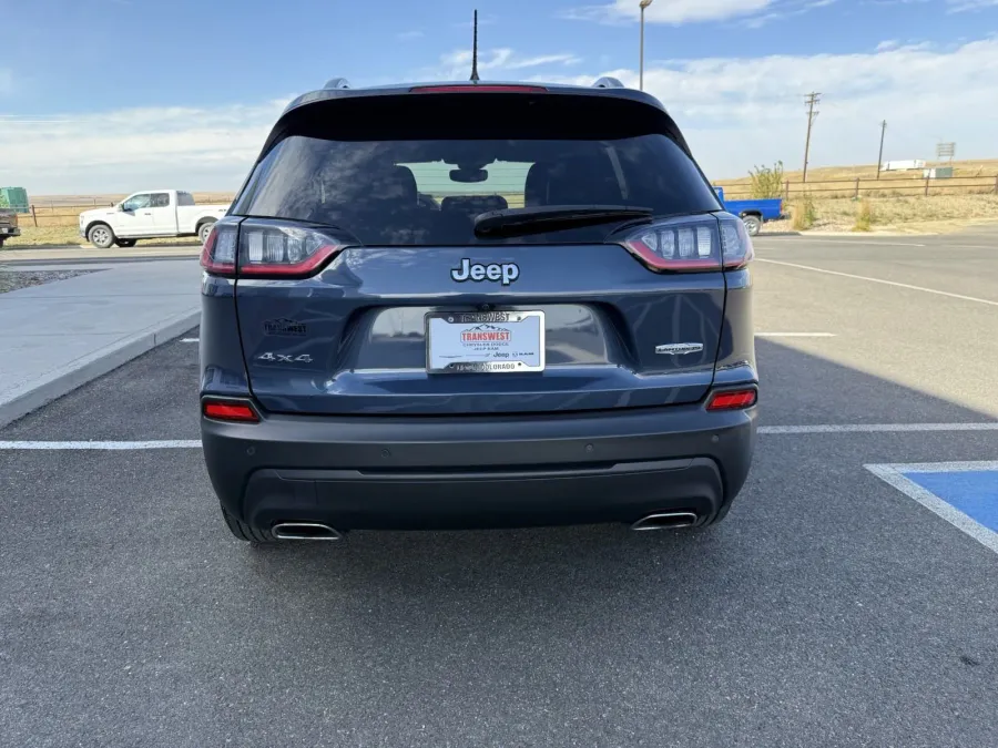 2021 Jeep Cherokee Latitude Lux | Photo 3 of 17