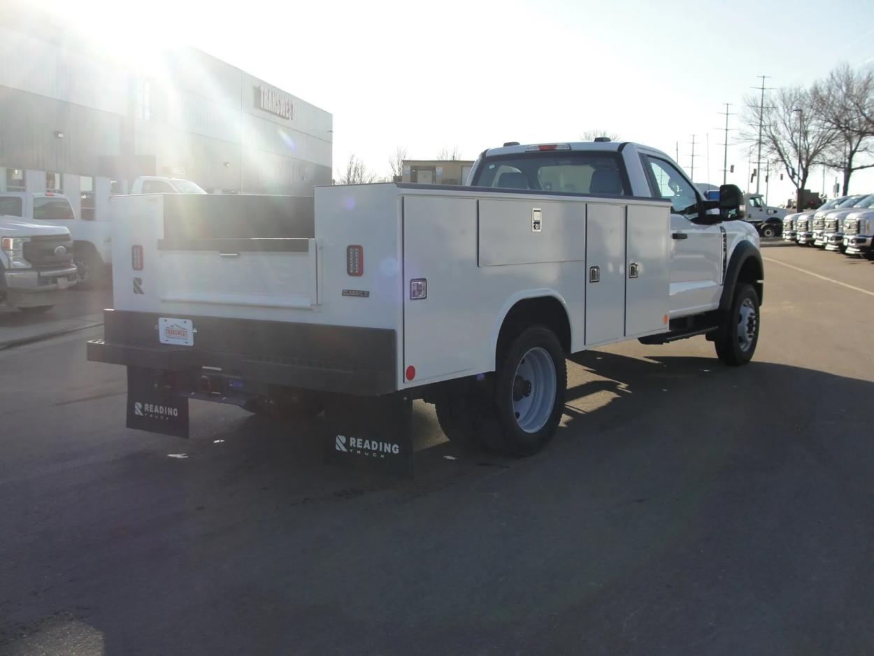 2023 Ford F-450 | Photo 5 of 10