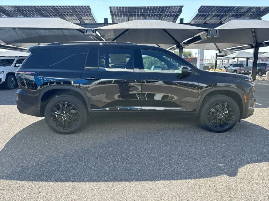 2024 Chevrolet Traverse AWD LT | Photo 5 of 24