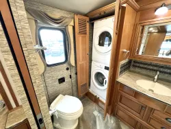 2016 Newmar Dutch Star 4018 | Thumbnail Photo 18 of 32