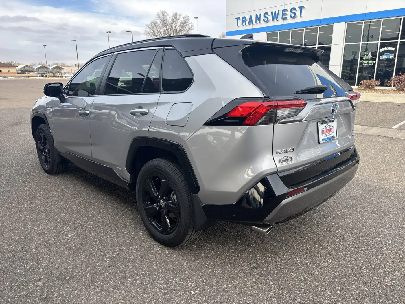 2020 Toyota RAV4 Hybrid XSE | Photo 2 of 22