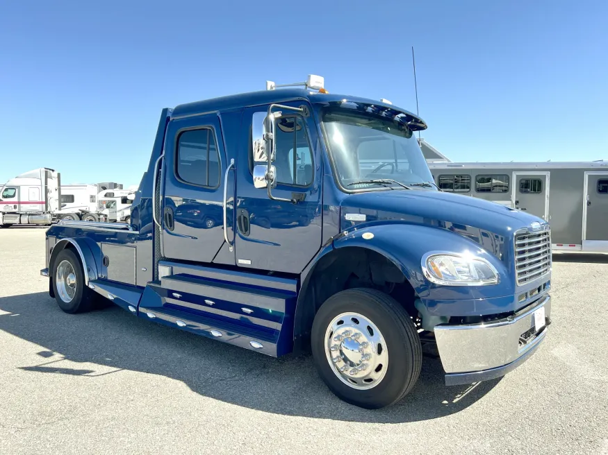 2015 Freightliner M2 106 Sport Chassis | Photo 20 of 21