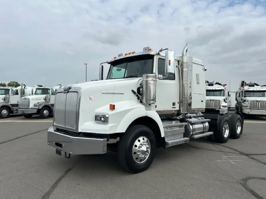 2020 Western Star 4900SA | Photo 1 of 18