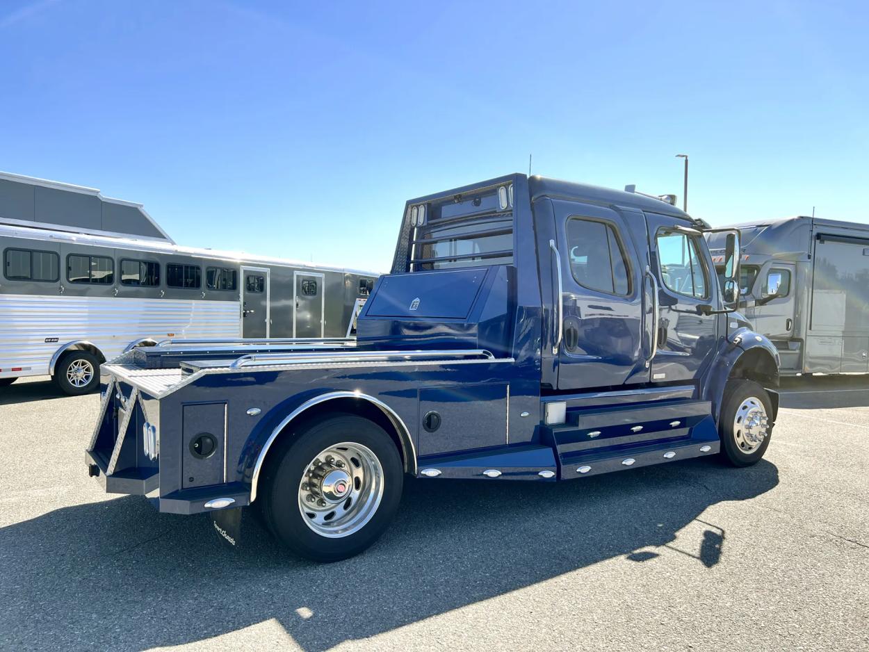 2015 Freightliner M2 106 Sport Chassis | Photo 15 of 21