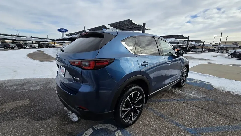 2023 Mazda CX-5 | Photo 5 of 31