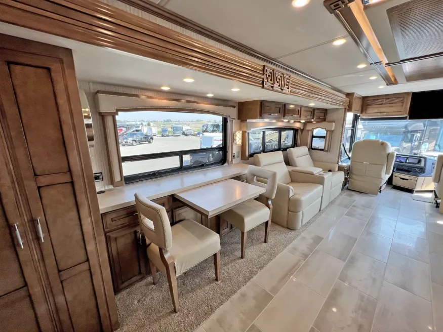 2023 Newmar Ventana 4037 | Photo 9 of 35