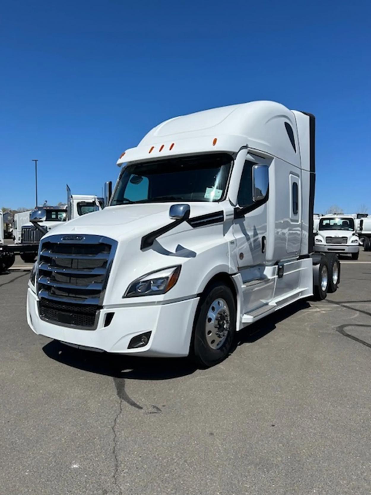 2025 Freightliner Cascadia 126 | Photo 3 of 16