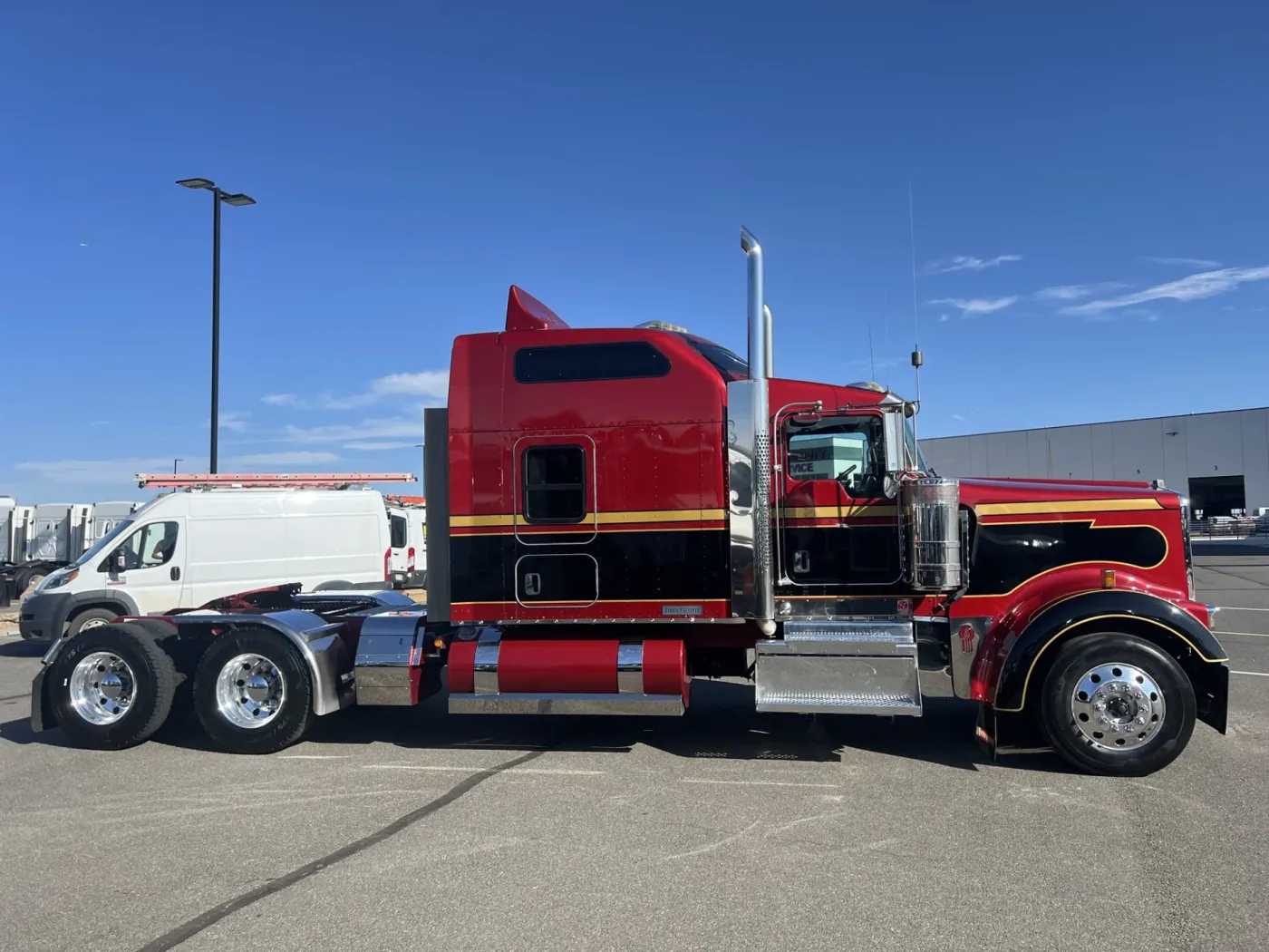 2022 Kenworth W900 | Photo 4 of 26