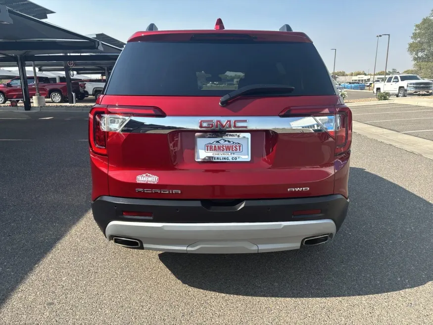 2023 GMC Acadia SLT | Photo 3 of 24