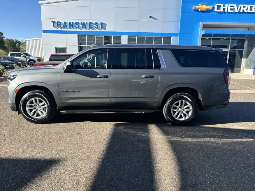 2022 Chevrolet Suburban LT | Photo 1 of 23