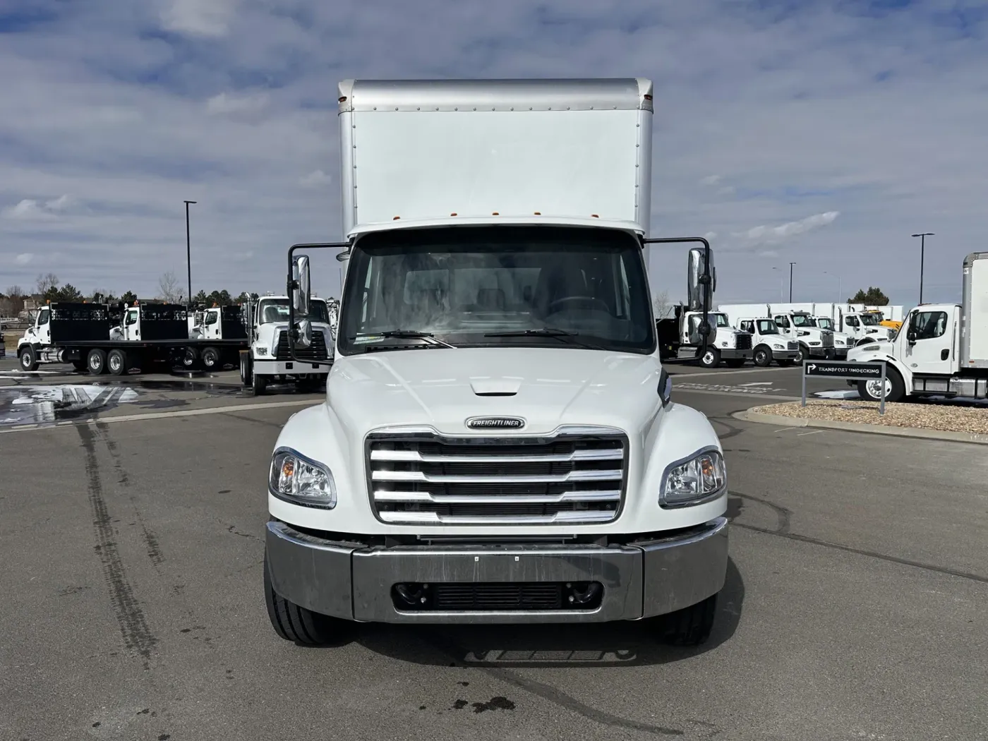 2025 Freightliner M2 106 | Photo 2 of 14