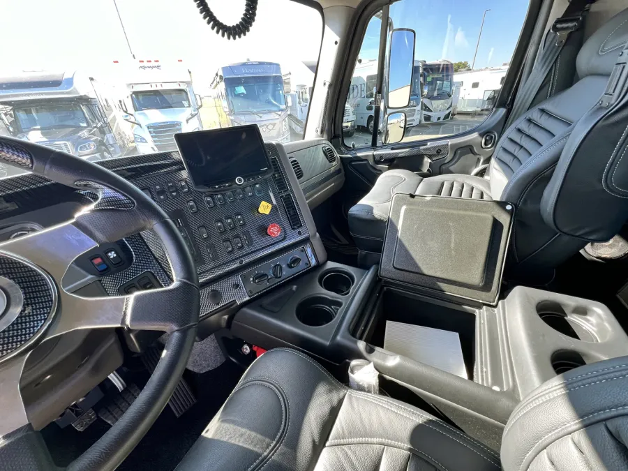 2023 Freightliner M2 112 SUMMIT HAULER | Photo 8 of 23