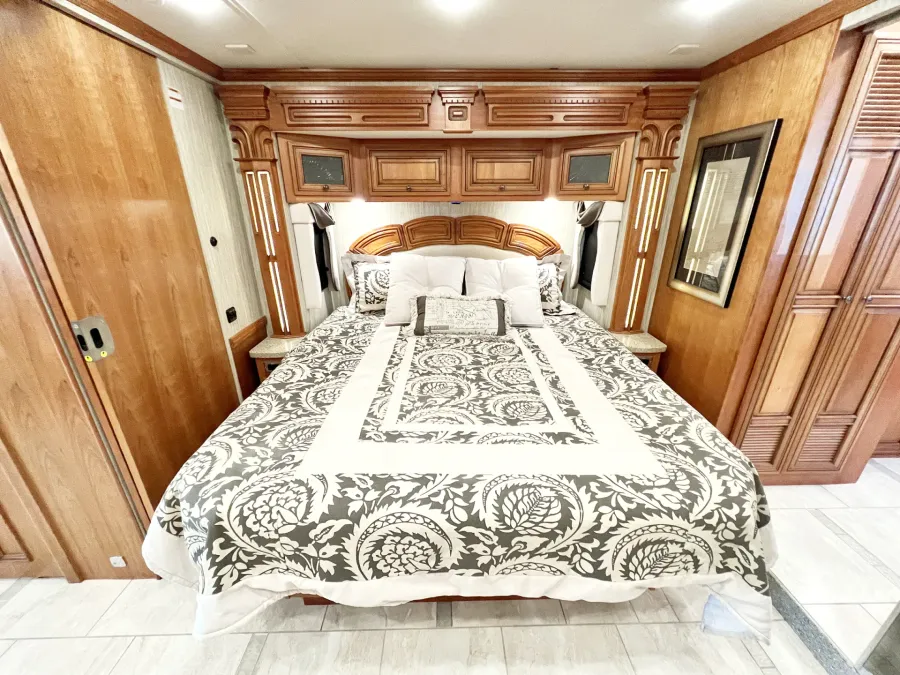 2017 Newmar Dutch Star 4369 | Photo 16 of 32