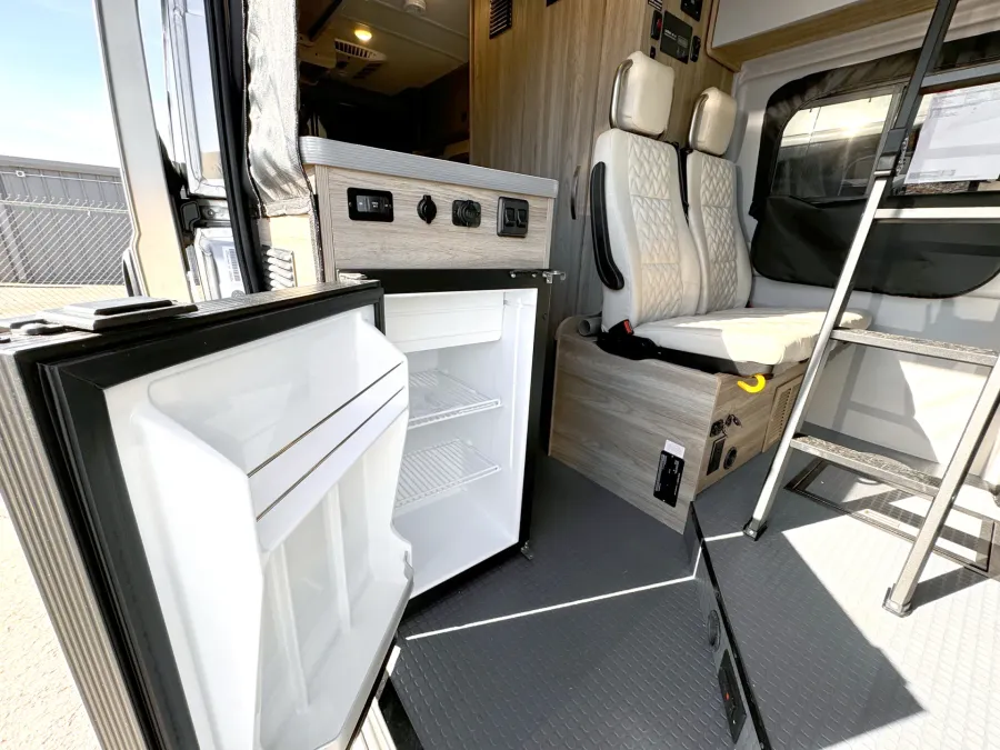 2025 Winnebago Solis 59PX | Photo 10 of 14