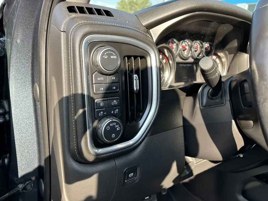 2021 Chevrolet Silverado 1500 RST | Photo 14 of 23