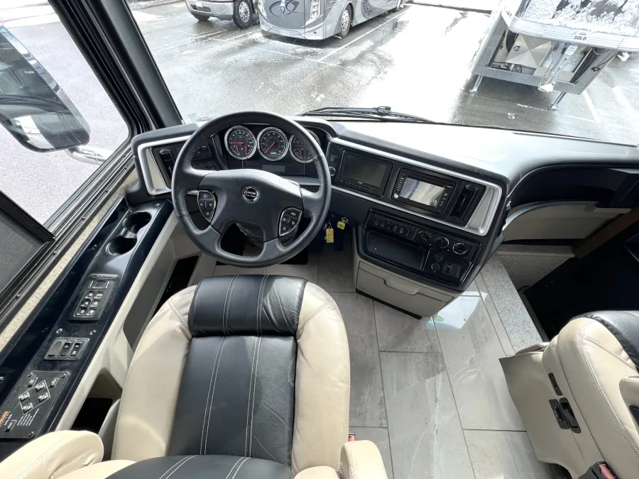 2019 Newmar Ventana 3709 | Photo 7 of 31