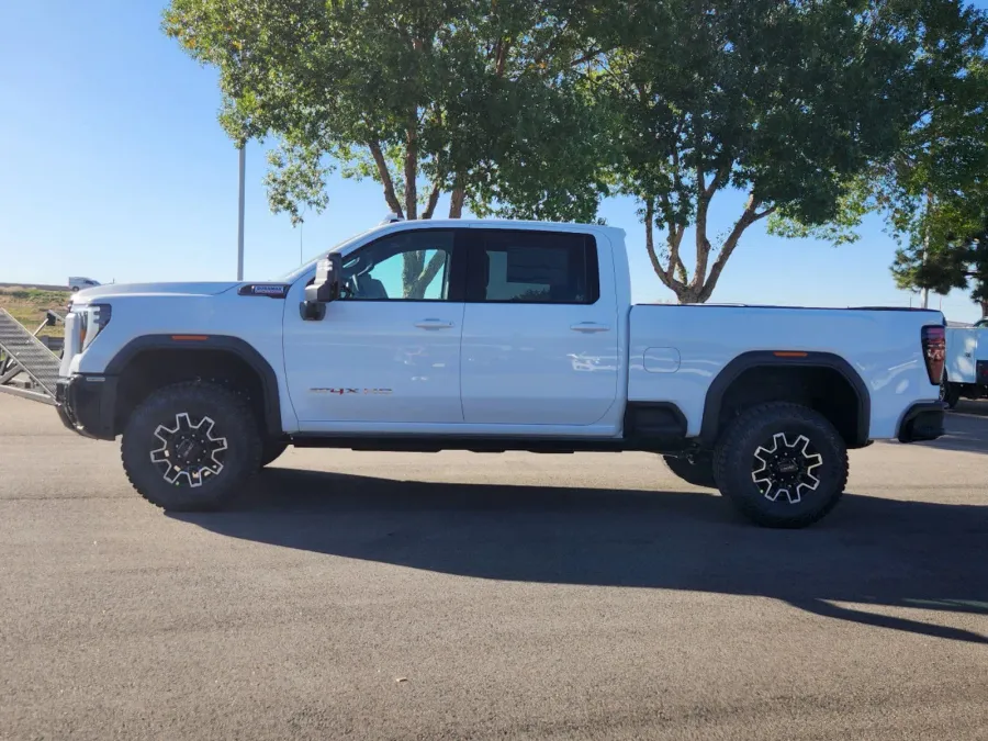 2025 GMC Sierra 2500HD AT4X | Photo 3 of 30