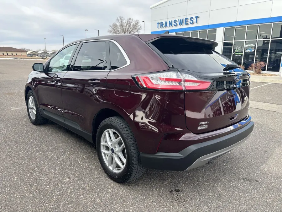 2022 Ford Edge SEL | Photo 2 of 20