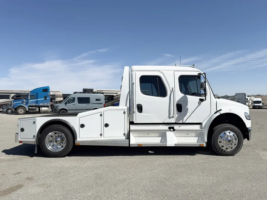 2015 Freightliner M2 106 Sportchassis | Photo 18 of 25