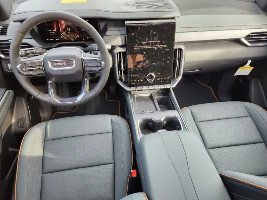 2025 GMC Acadia AWD AT4 | Photo 12 of 31