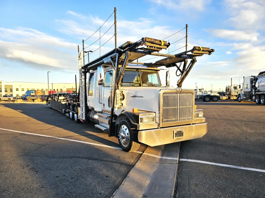 2021 Western Star 4900FA | Photo 2 of 38