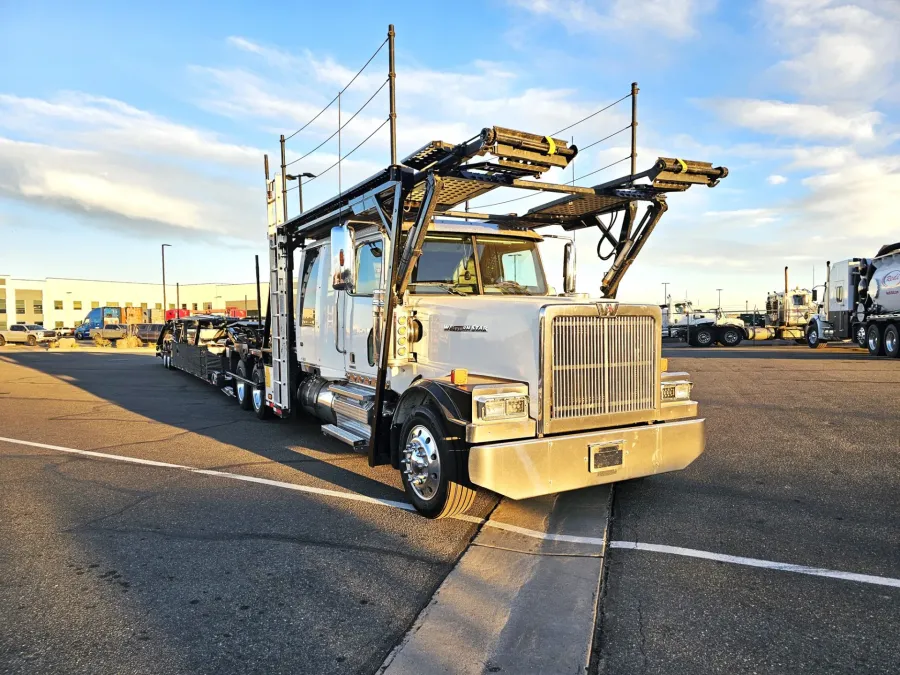 2021 Western Star 4900FA | Photo 2 of 38