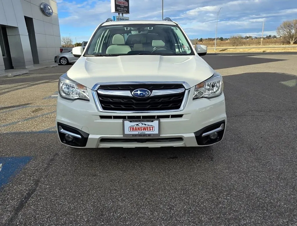 2017 Subaru Forester | Photo 2 of 33