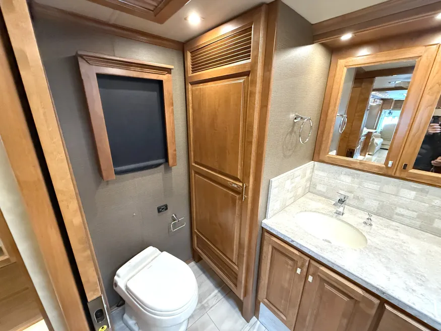 2019 Tiffin Phaeton 37BH | Photo 18 of 29