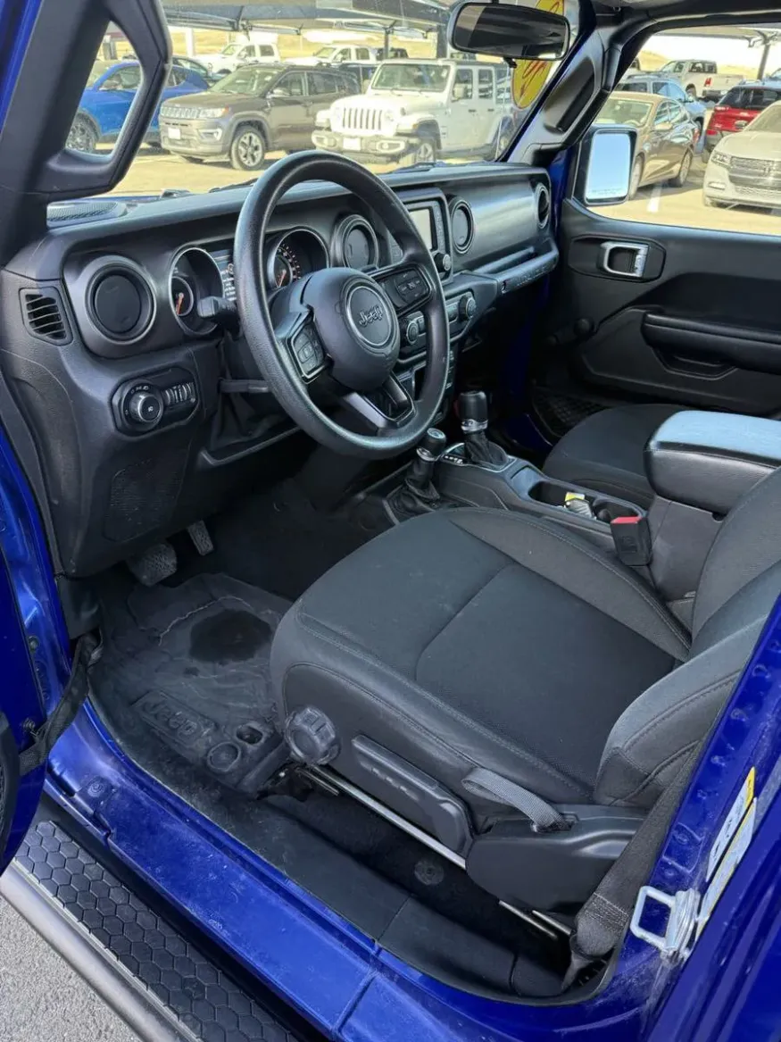 2018 Jeep Wrangler Unlimited Sport | Photo 14 of 17