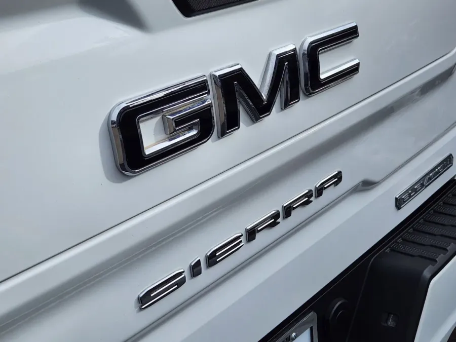 2023 GMC Sierra 1500 Elevation | Photo 14 of 31