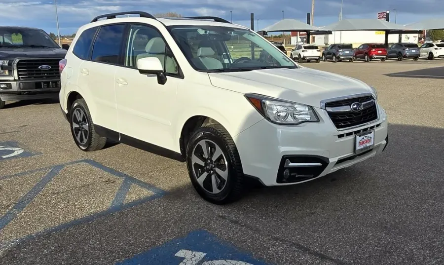 2017 Subaru Forester | Photo 3 of 33