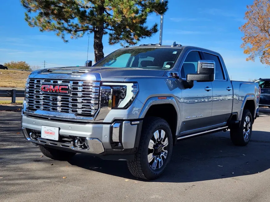 2024 GMC Sierra 2500HD Denali | Photo 3 of 30