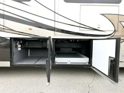 2020 Newmar Dutch Star 4369 | Thumbnail Photo 25 of 31