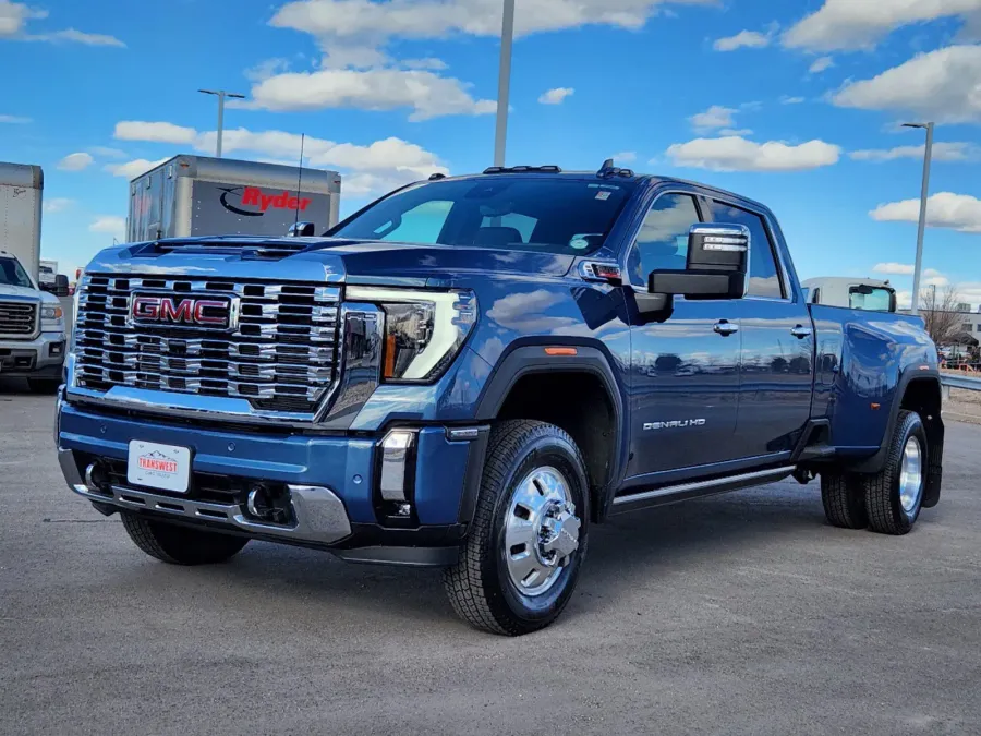 2024 GMC Sierra 3500HD Denali | Photo 3 of 34