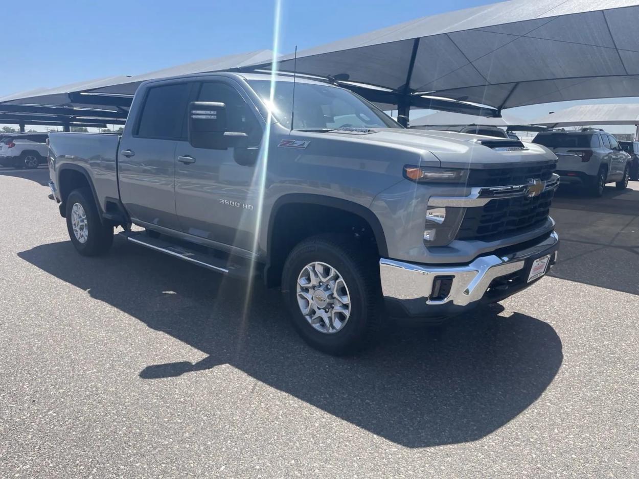 2024 Chevrolet Silverado 3500HD LT | Photo 6 of 21