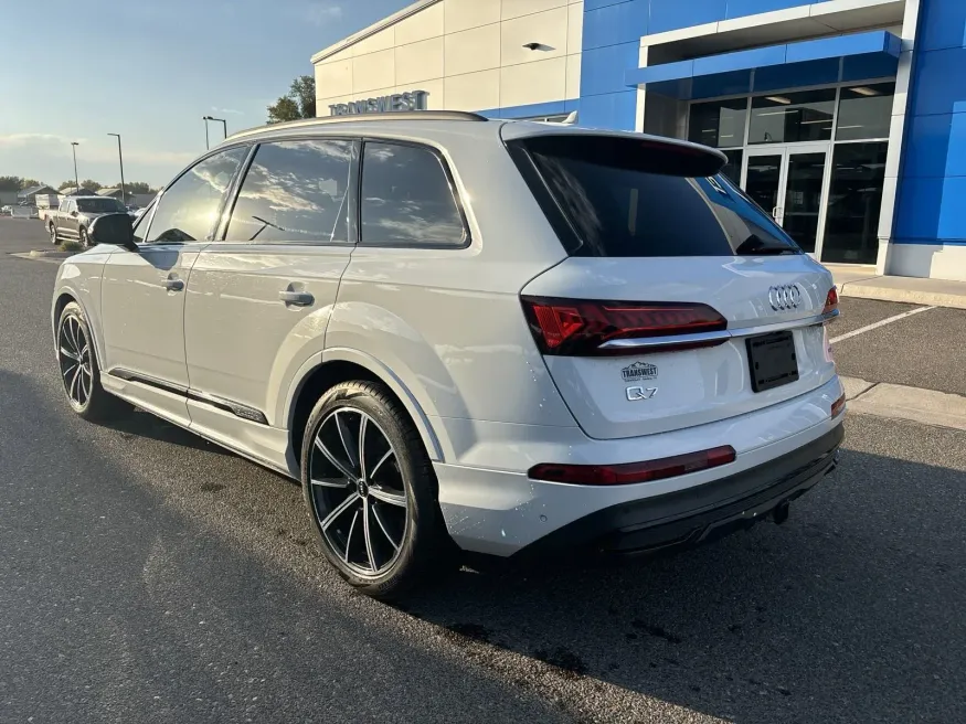 2020 Audi Q7 Prestige | Photo 2 of 26