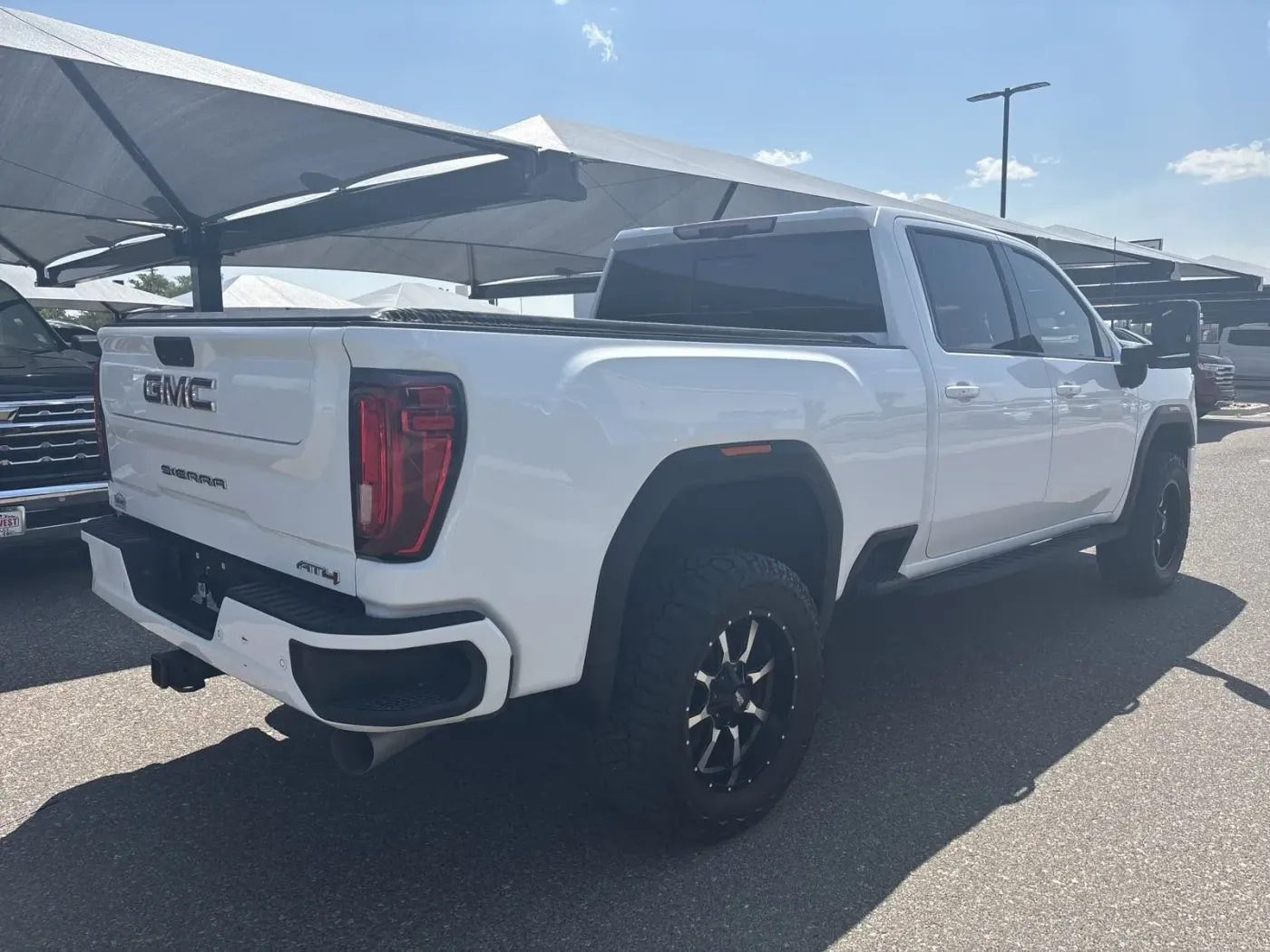 2021 GMC Sierra 2500HD AT4 | Photo 4 of 23