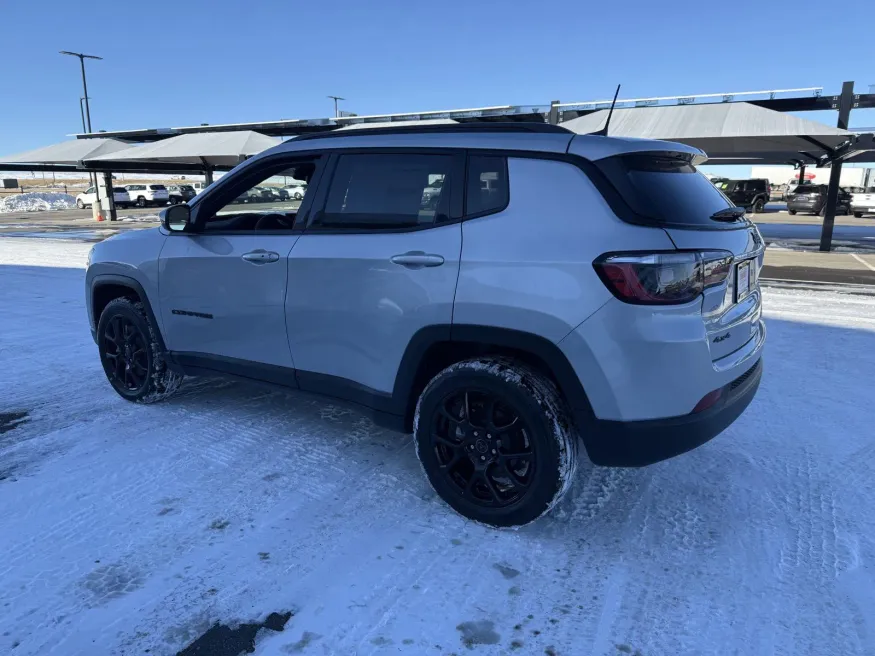 2025 Jeep Compass Latitude | Photo 6 of 14