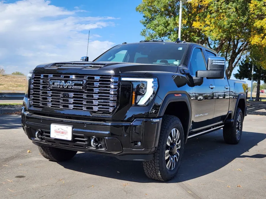 2025 GMC Sierra 2500HD Denali Ultimate | Photo 3 of 28